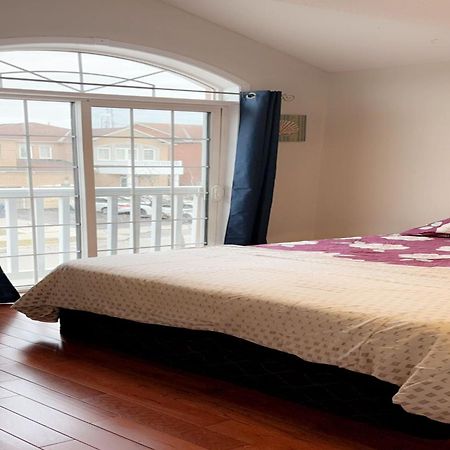 Bright Queen Room Close To Sheridan College And Airport Brampton Eksteriør billede