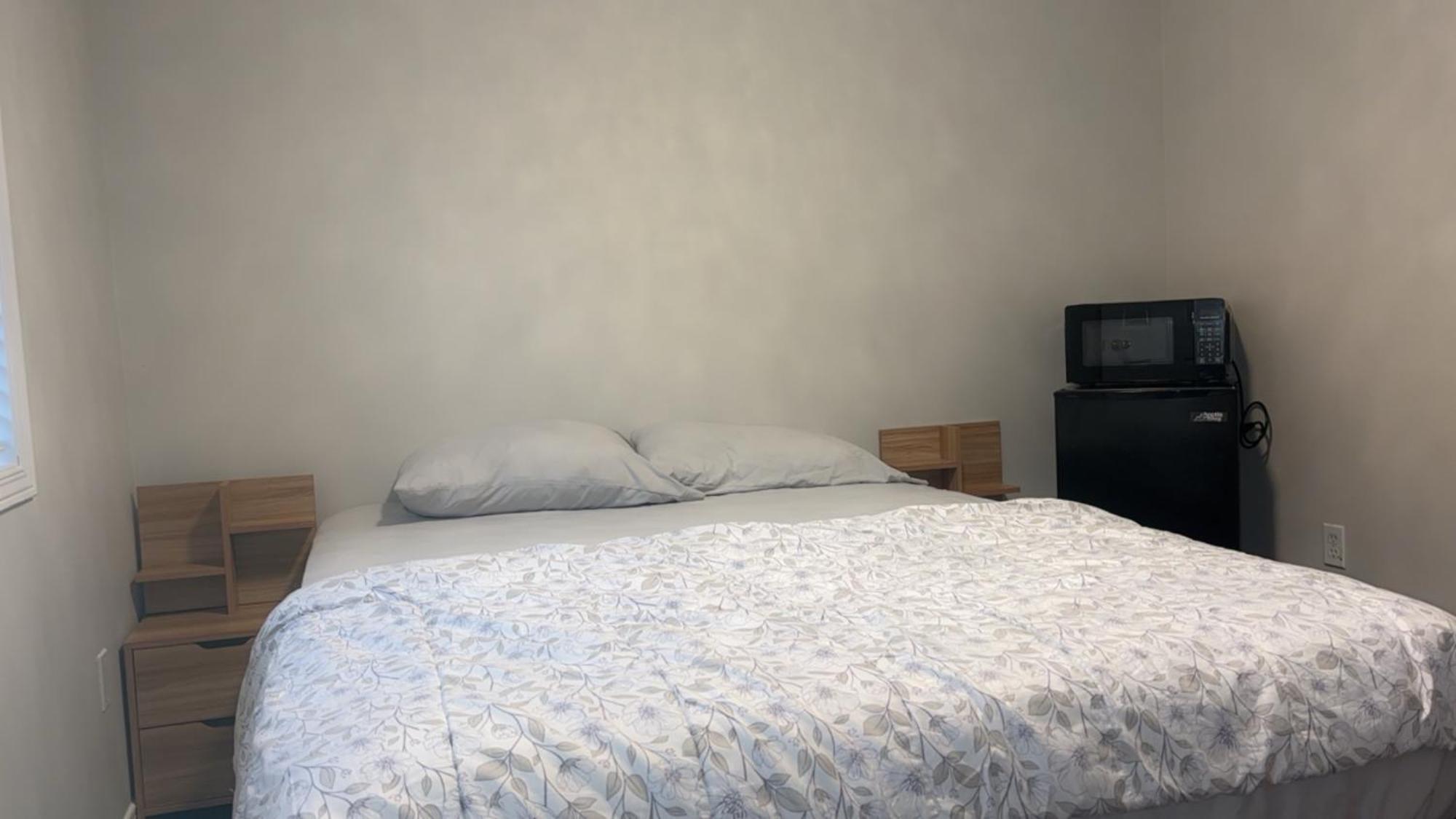 Bright Queen Room Close To Sheridan College And Airport Brampton Eksteriør billede