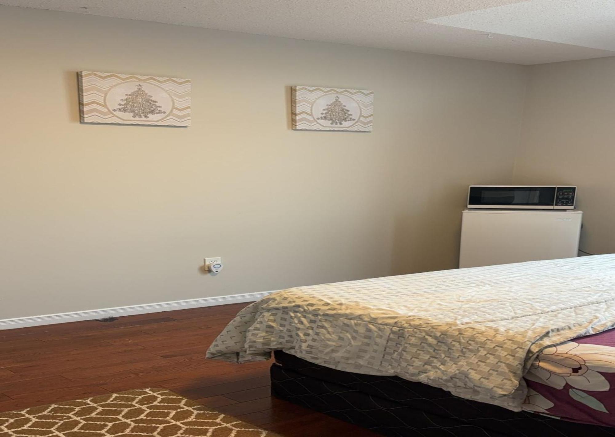 Bright Queen Room Close To Sheridan College And Airport Brampton Eksteriør billede