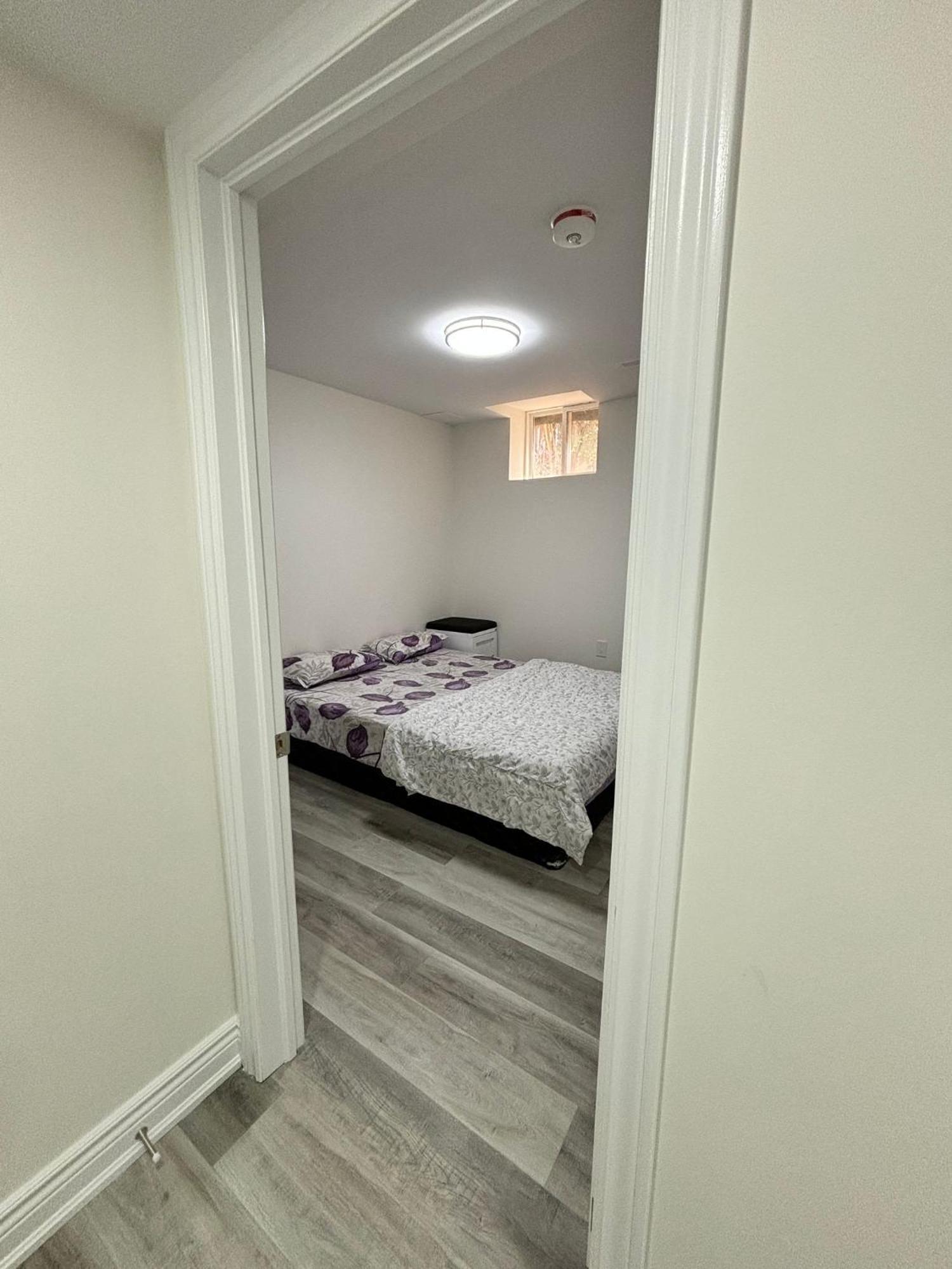 Bright Queen Room Close To Sheridan College And Airport Brampton Eksteriør billede