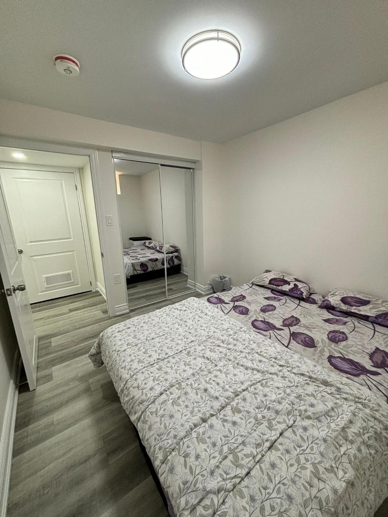 Bright Queen Room Close To Sheridan College And Airport Brampton Eksteriør billede