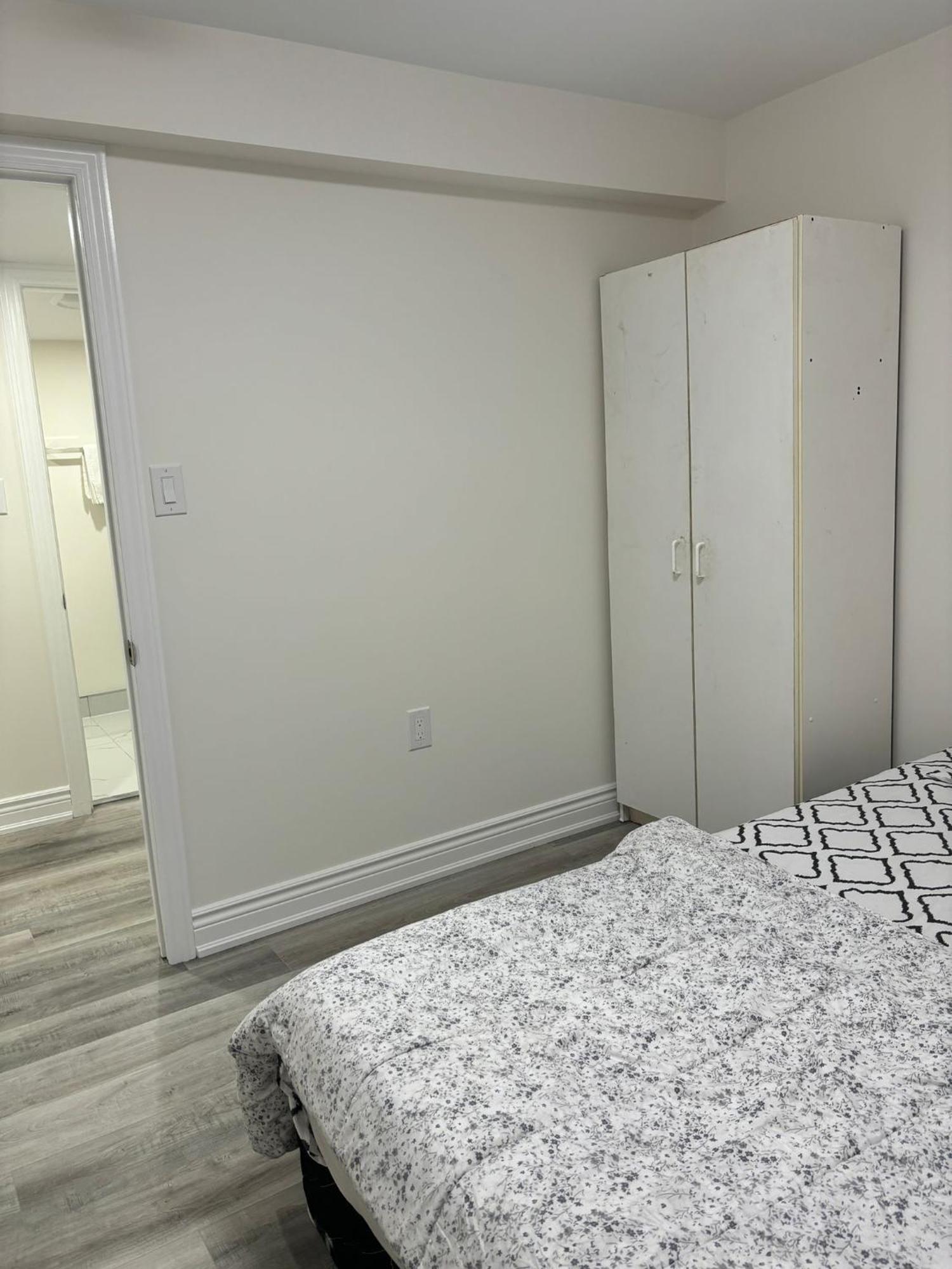 Bright Queen Room Close To Sheridan College And Airport Brampton Eksteriør billede