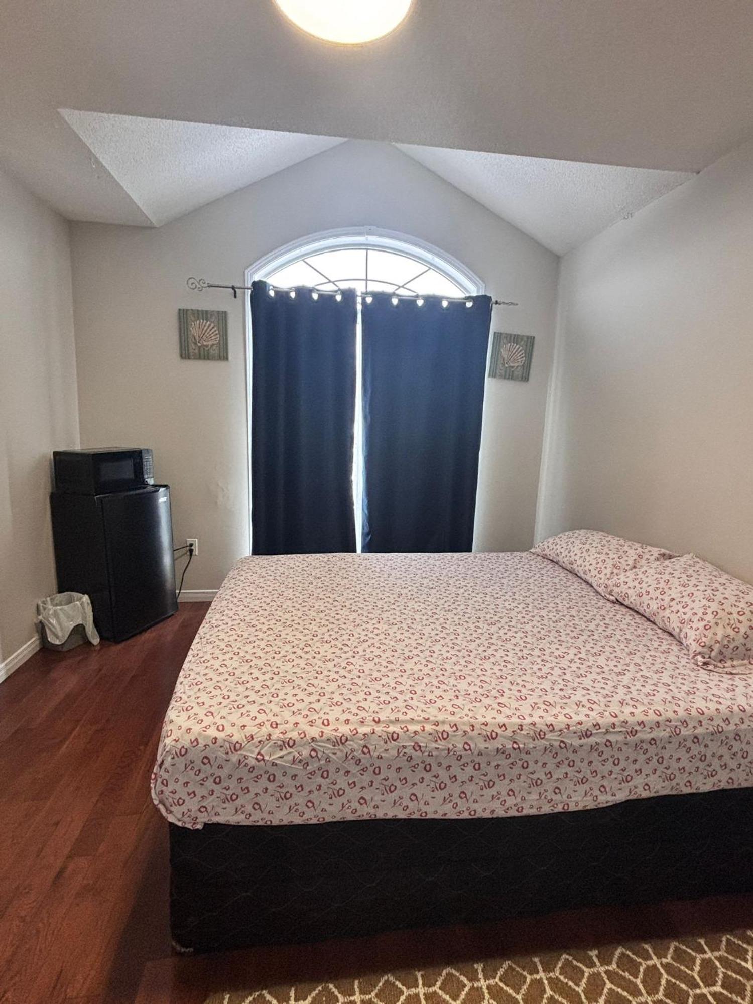 Bright Queen Room Close To Sheridan College And Airport Brampton Eksteriør billede