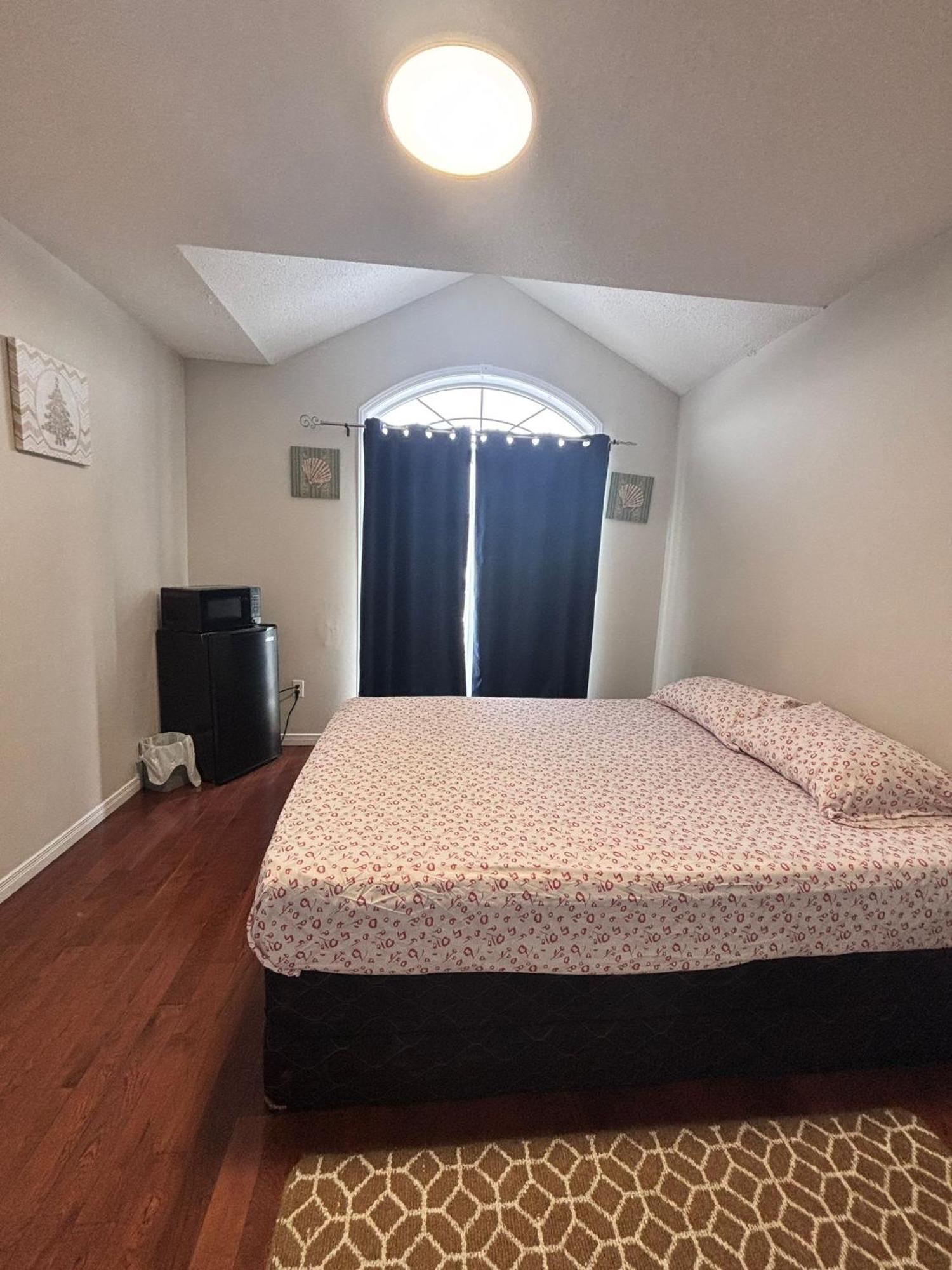 Bright Queen Room Close To Sheridan College And Airport Brampton Eksteriør billede